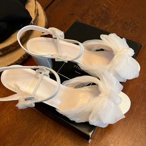 DB Studio White Knotted Bow Heels